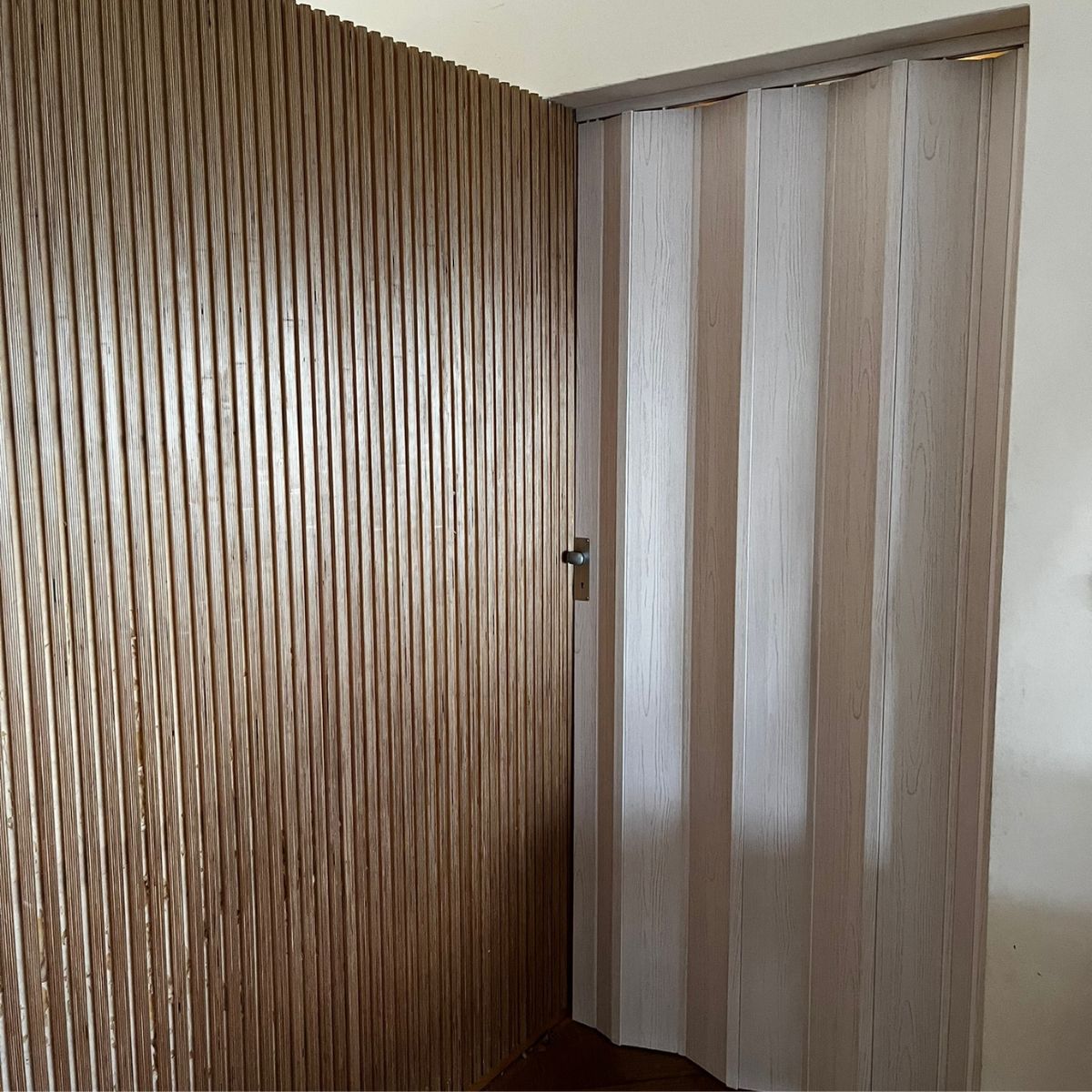 Grosfillex vouwdeuren | De ster onder de vouwdeuren | Vouwdeuren | Schuifwanden | Scheidingswanden | Vouwwanden | Paneelwanden | Separatiewanden | Douchedeuren 