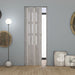 Maya grijze vouwdeur met glas van Fortesrl 83x214 cm in woonkamer – moderne ruimtebesparende binnendeur van PVC
